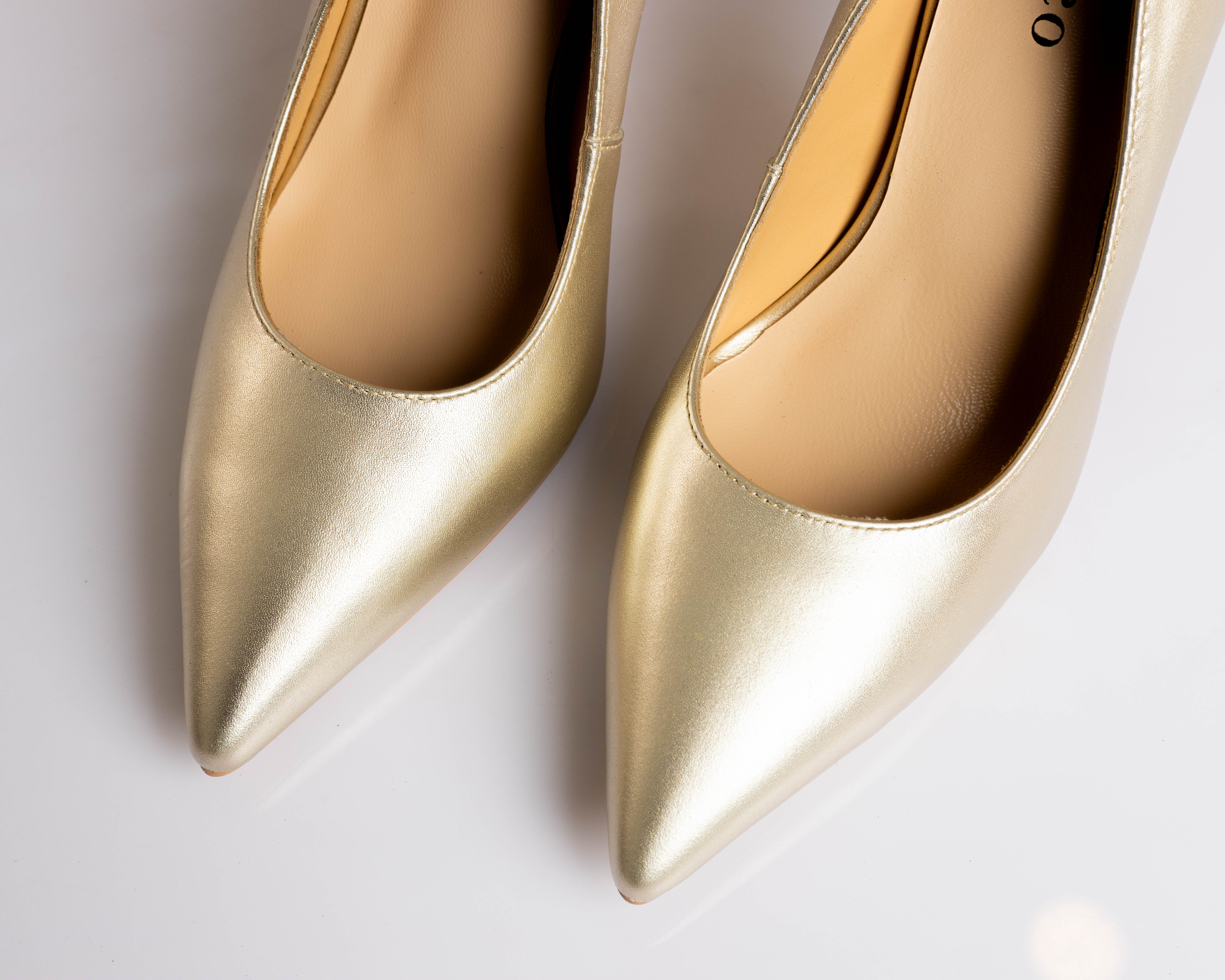 slim fit dress slacks M.M.LaFleur x Sarah Flint Perfect Pump 85 :: Gold Crackle