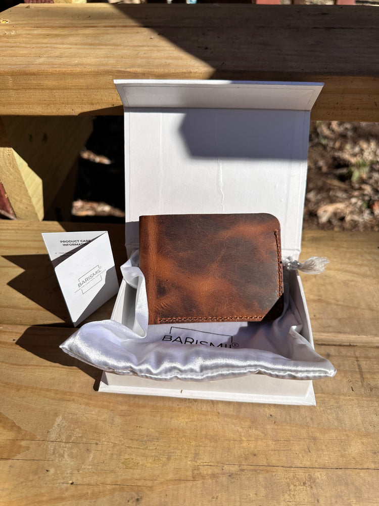 
                  
                    Leather bifold wallet - Barismil
                  
                