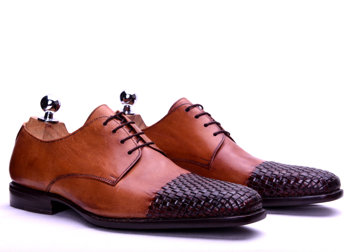 handmade design dress shoes, tan leather hand woven cap toe dress shoes for men in derby style