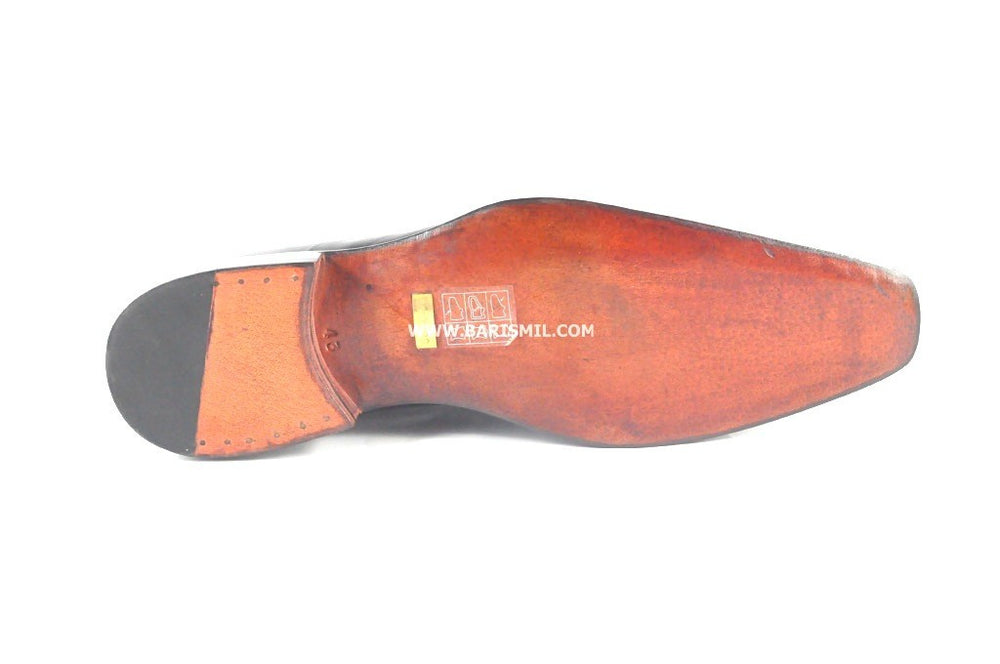 
                  
                    handmade shoes with leather soles
                  
                
